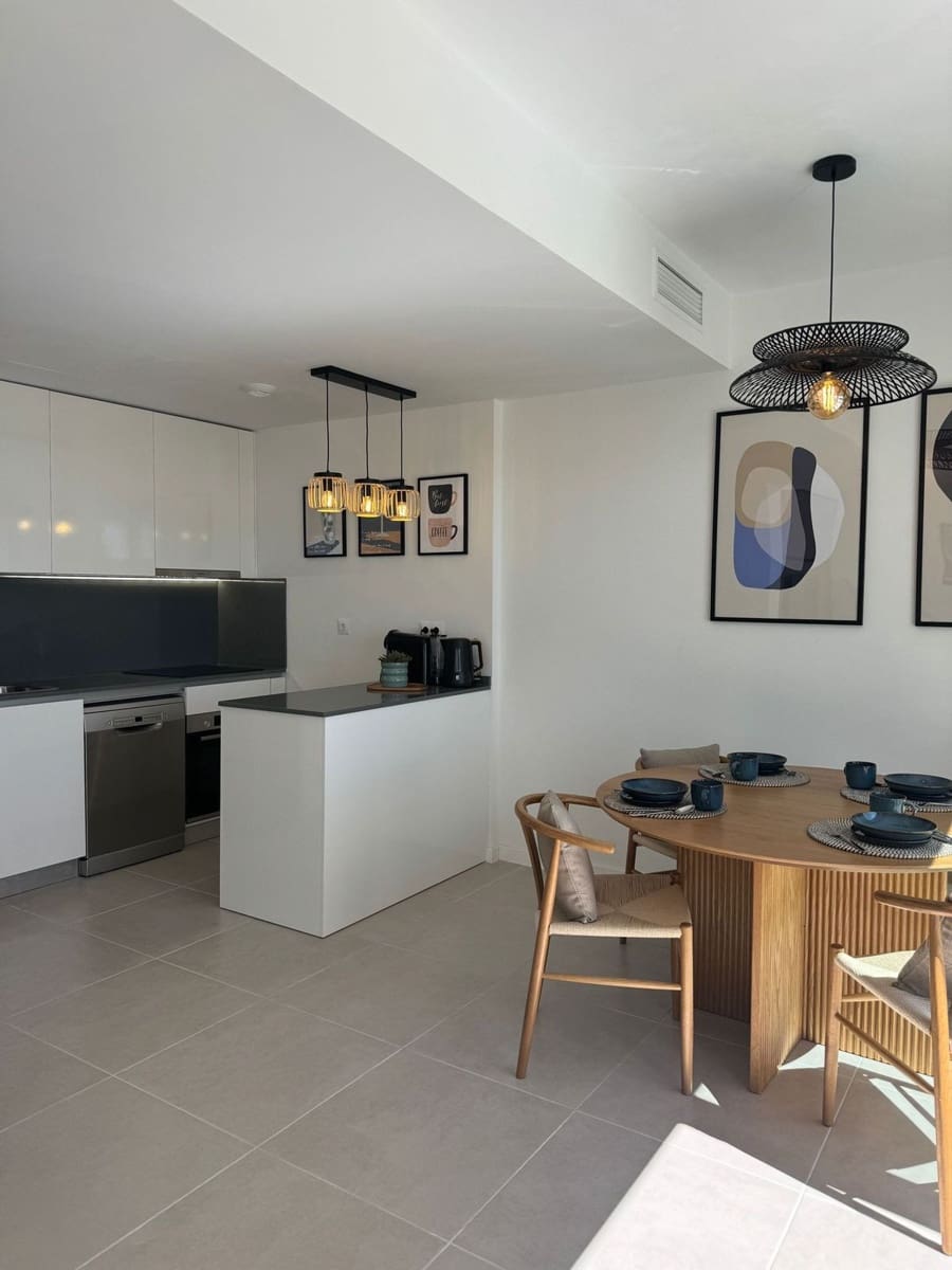 Apartamento de 2 habitaciones en Estepona en venta con piscina - 525.000 € (Ref: 9974082)