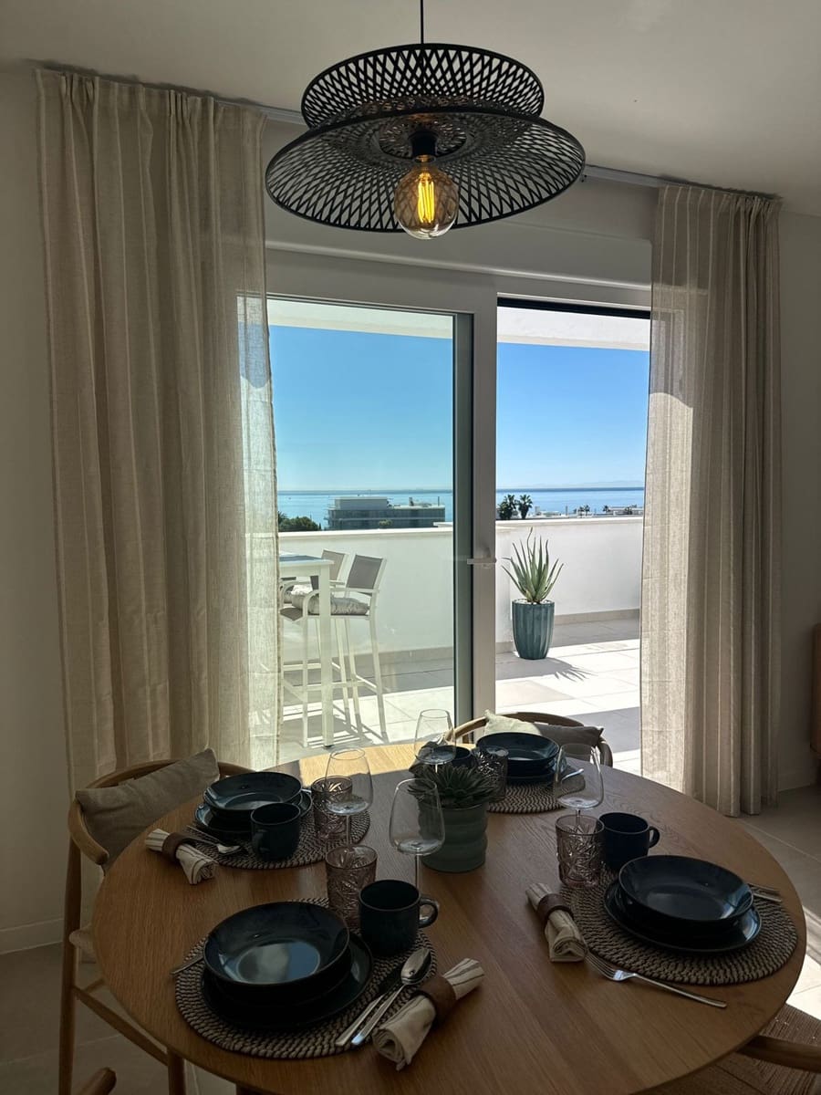 Apartamento de 2 habitaciones en Estepona en venta con piscina - 525.000 € (Ref: 9974082)