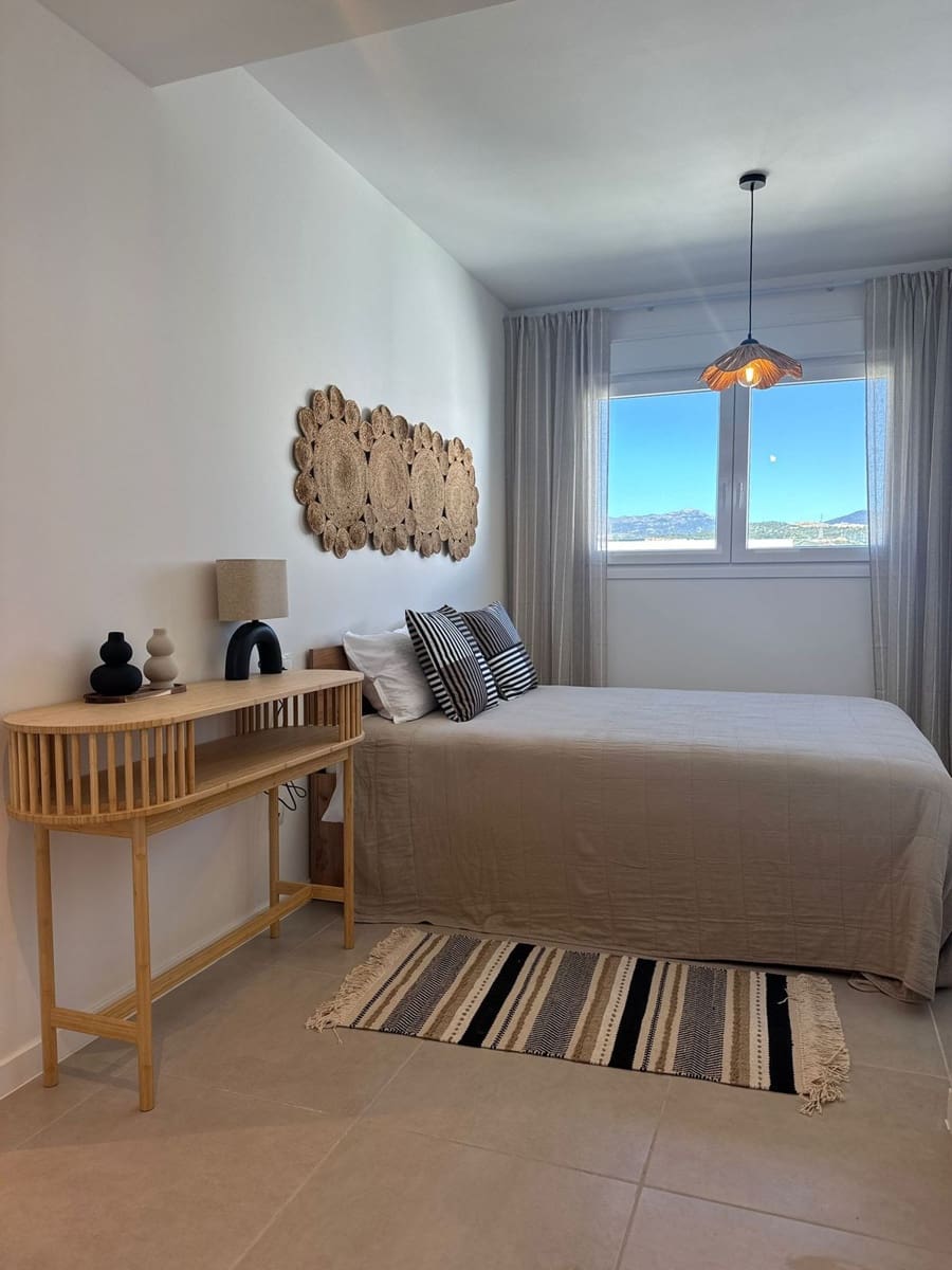 Apartamento de 2 habitaciones en Estepona en venta con piscina - 525.000 € (Ref: 9974082)