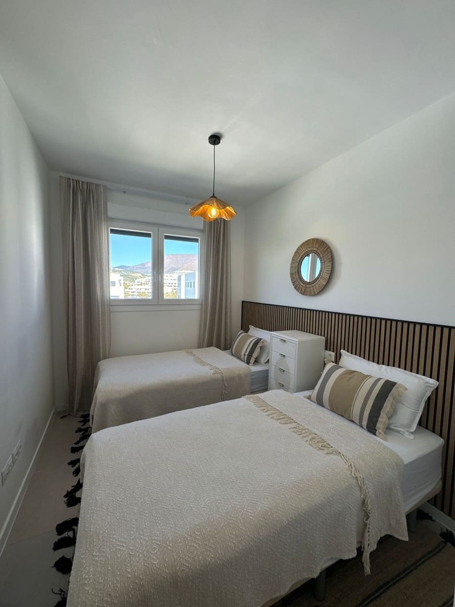 Apartamento de 2 habitaciones en Estepona en venta con piscina - 525.000 € (Ref: 9974082)