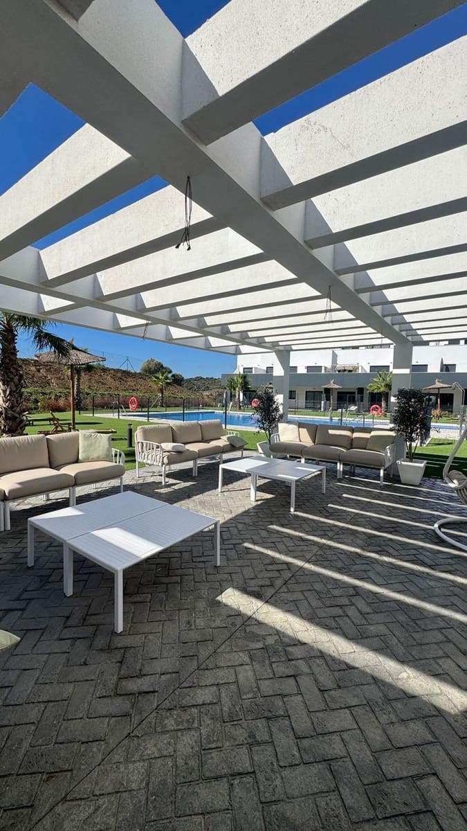Apartamento de 2 habitaciones en Estepona en venta con piscina - 525.000 € (Ref: 9974082)
