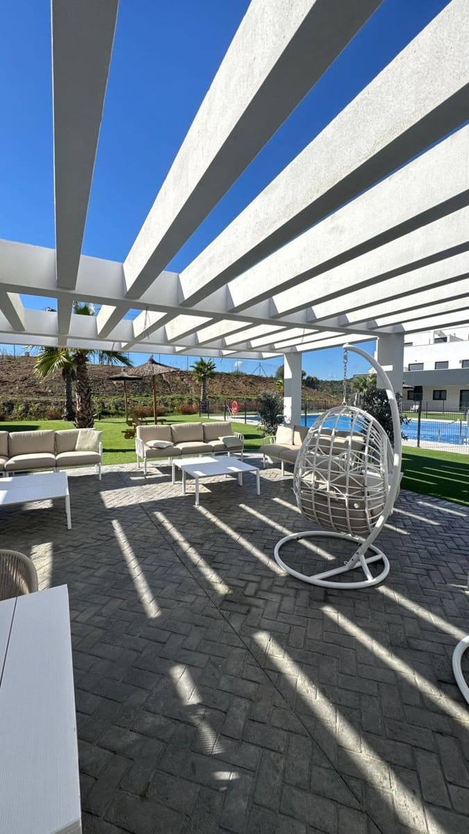 Apartamento de 2 habitaciones en Estepona en venta con piscina - 525.000 € (Ref: 9974082)