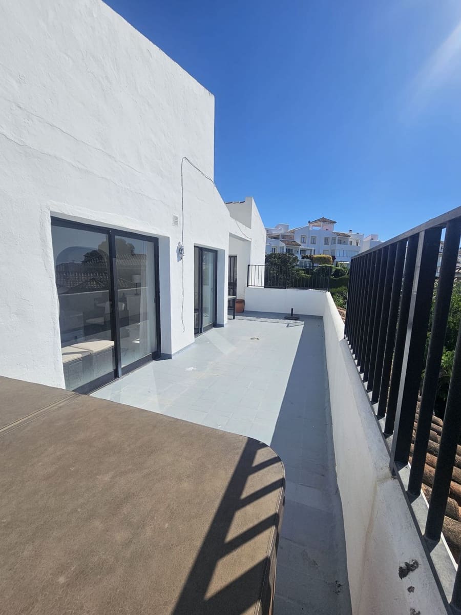 3 bedroom Apartment for sale in Riviera del Sol with pool - € 499,000 (Ref: 9974083)