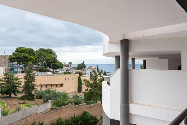 2 soveværelse Lejlighed til salg i Torremolinos med swimmingpool - € 495.000 (Ref: 9974084)