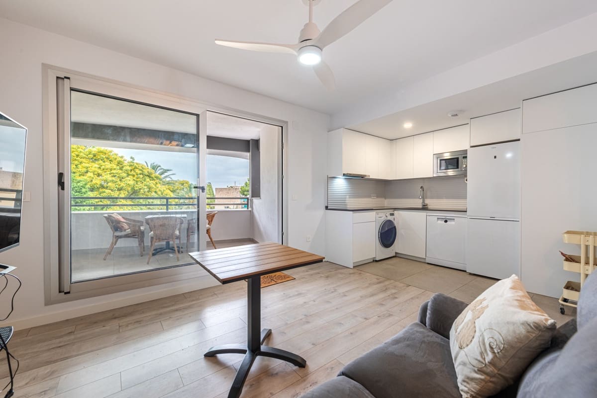 2 soveværelse Lejlighed til salg i Torremolinos med swimmingpool - € 495.000 (Ref: 9974084)