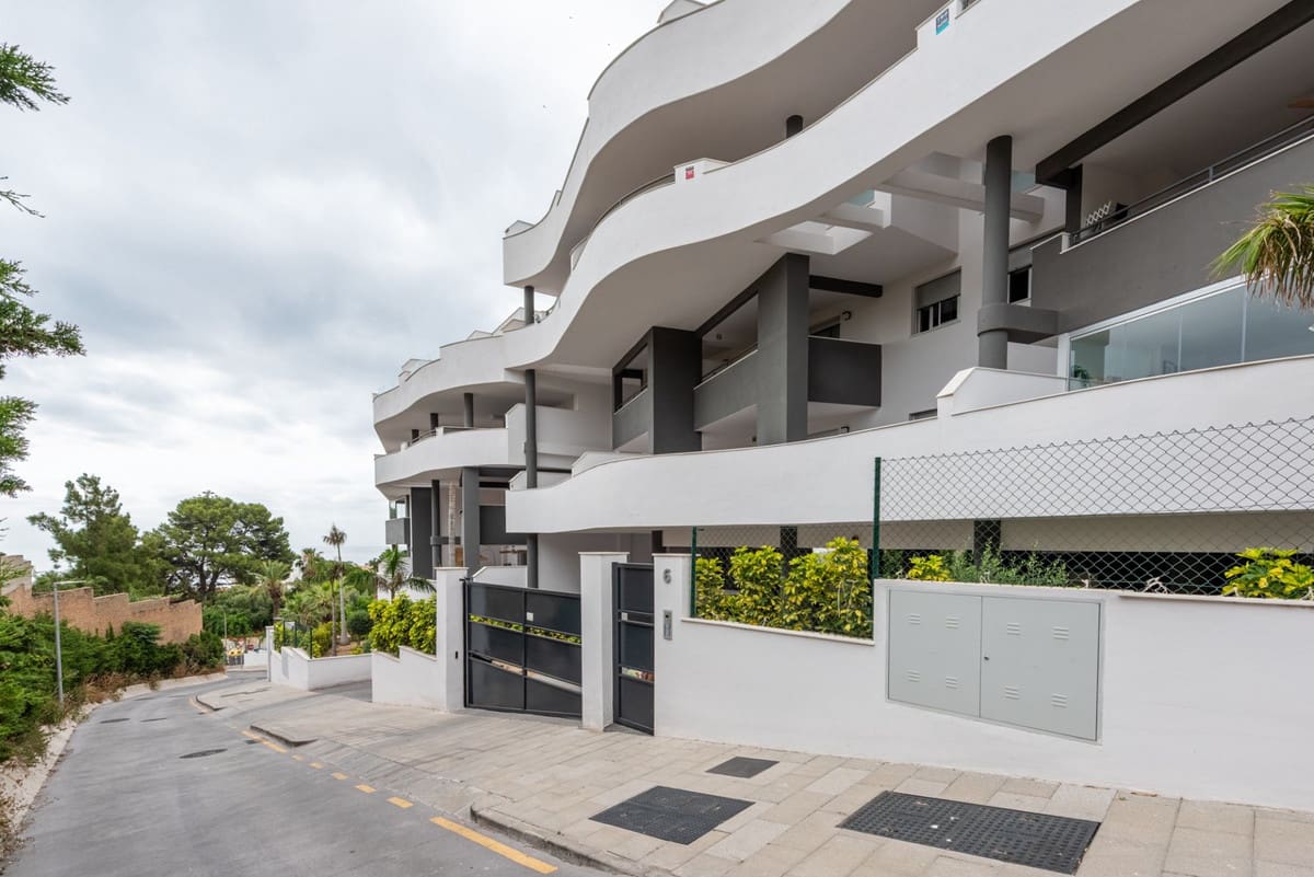 2 soveværelse Lejlighed til salg i Torremolinos med swimmingpool - € 495.000 (Ref: 9974084)