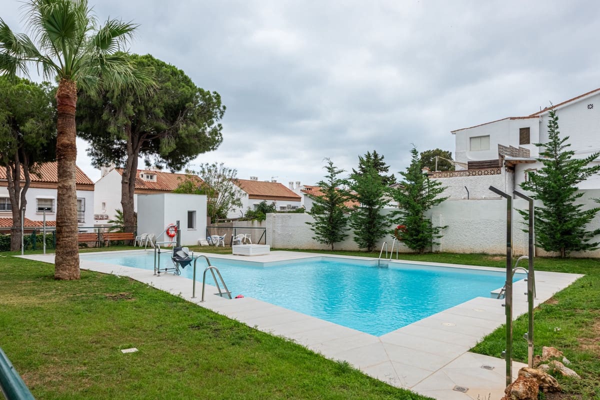 2 soveværelse Lejlighed til salg i Torremolinos med swimmingpool - € 495.000 (Ref: 9974084)