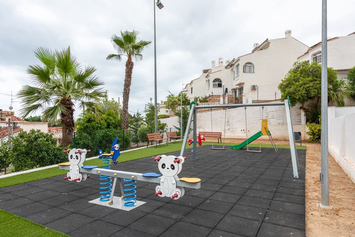 2 soveværelse Lejlighed til salg i Torremolinos med swimmingpool - € 495.000 (Ref: 9974084)