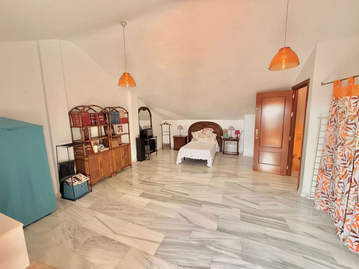 3 slaapkamer Halfvrijstaande villa te koop in Fuengirola met zwembad garage - € 499.000 (Ref: 9974085)