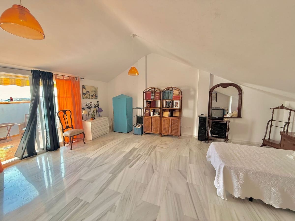 3 slaapkamer Halfvrijstaande villa te koop in Fuengirola met zwembad garage - € 499.000 (Ref: 9974085)