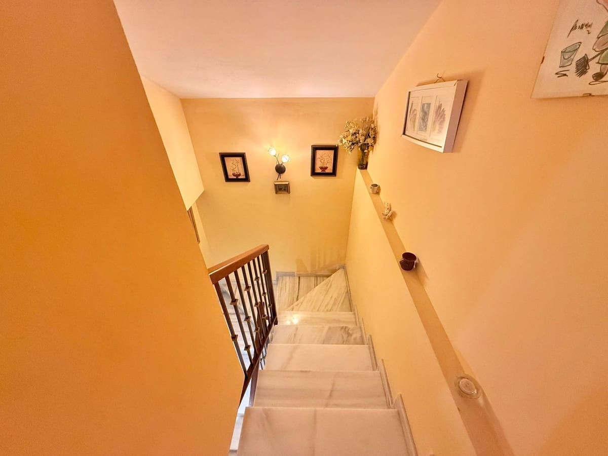 3 slaapkamer Halfvrijstaande villa te koop in Fuengirola met zwembad garage - € 499.000 (Ref: 9974085)