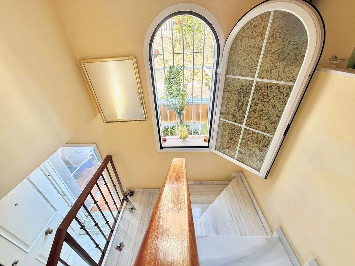 3 slaapkamer Halfvrijstaande villa te koop in Fuengirola met zwembad garage - € 499.000 (Ref: 9974085)