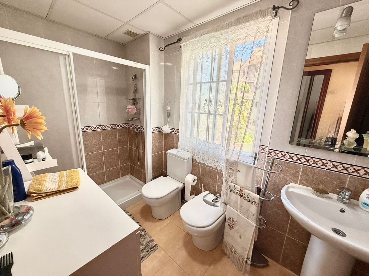 3 slaapkamer Halfvrijstaande villa te koop in Fuengirola met zwembad garage - € 499.000 (Ref: 9974085)