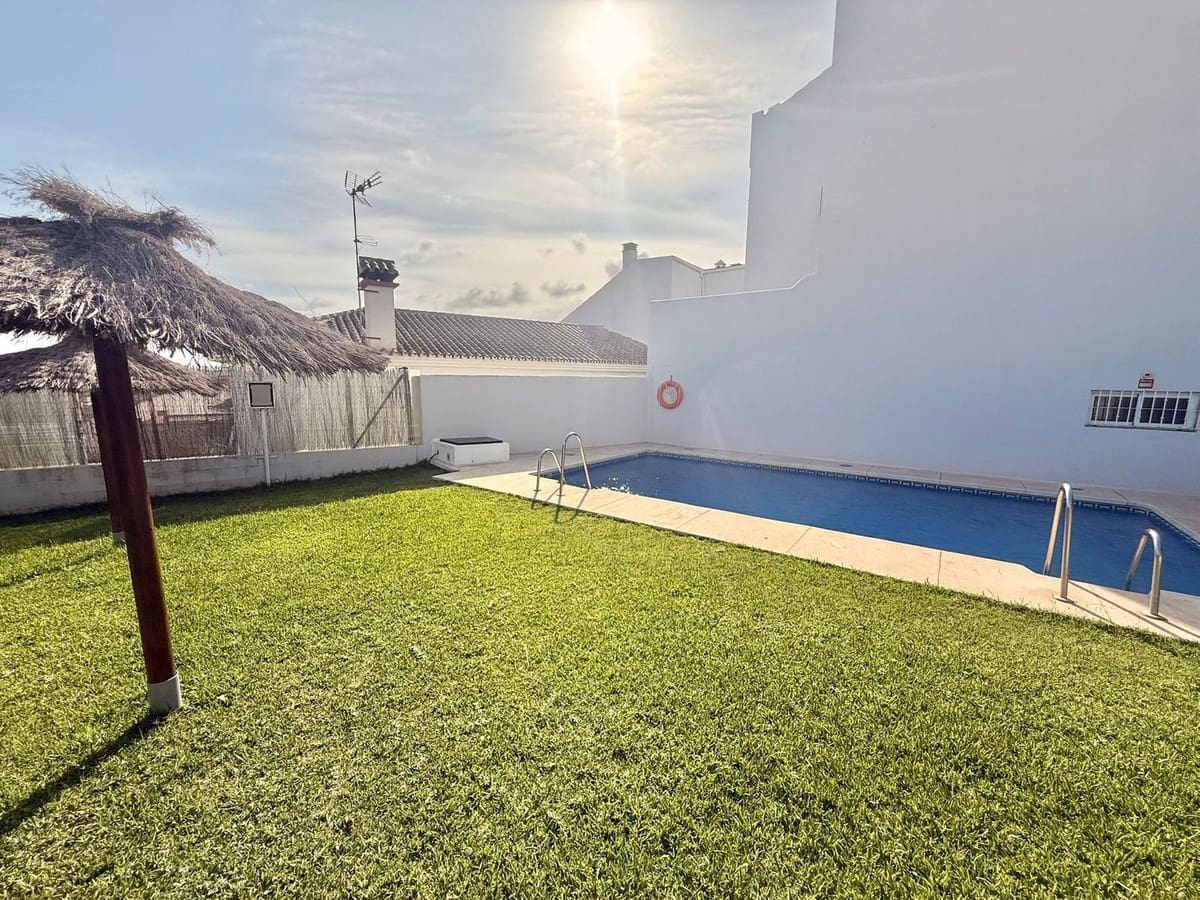 3 slaapkamer Halfvrijstaande villa te koop in Fuengirola met zwembad garage - € 499.000 (Ref: 9974085)