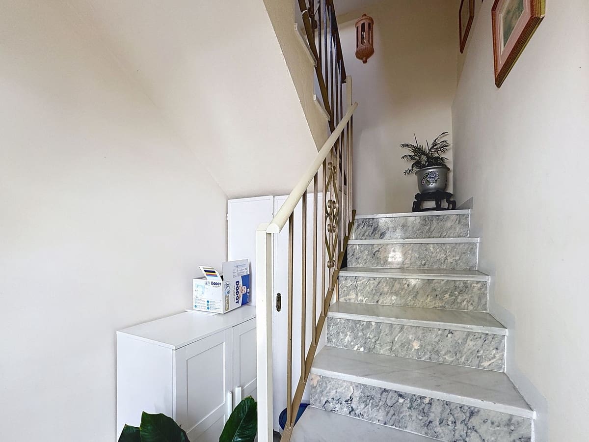 5 soverom Hus til salgs i Estepona - € 552 000 (Ref: 9974087)