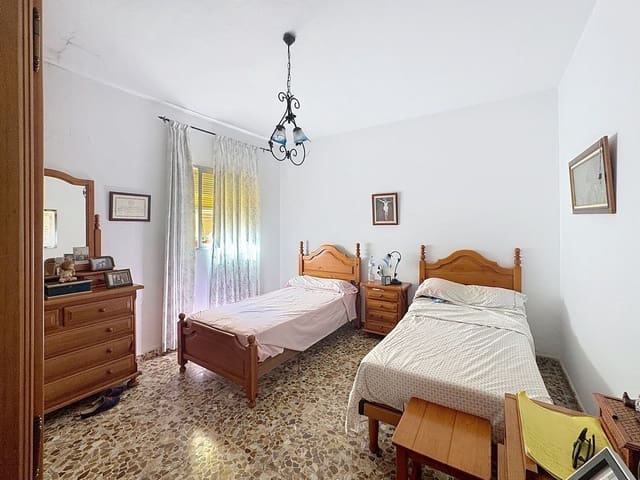 5 soverom Hus til salgs i Estepona - € 552 000 (Ref: 9974087)