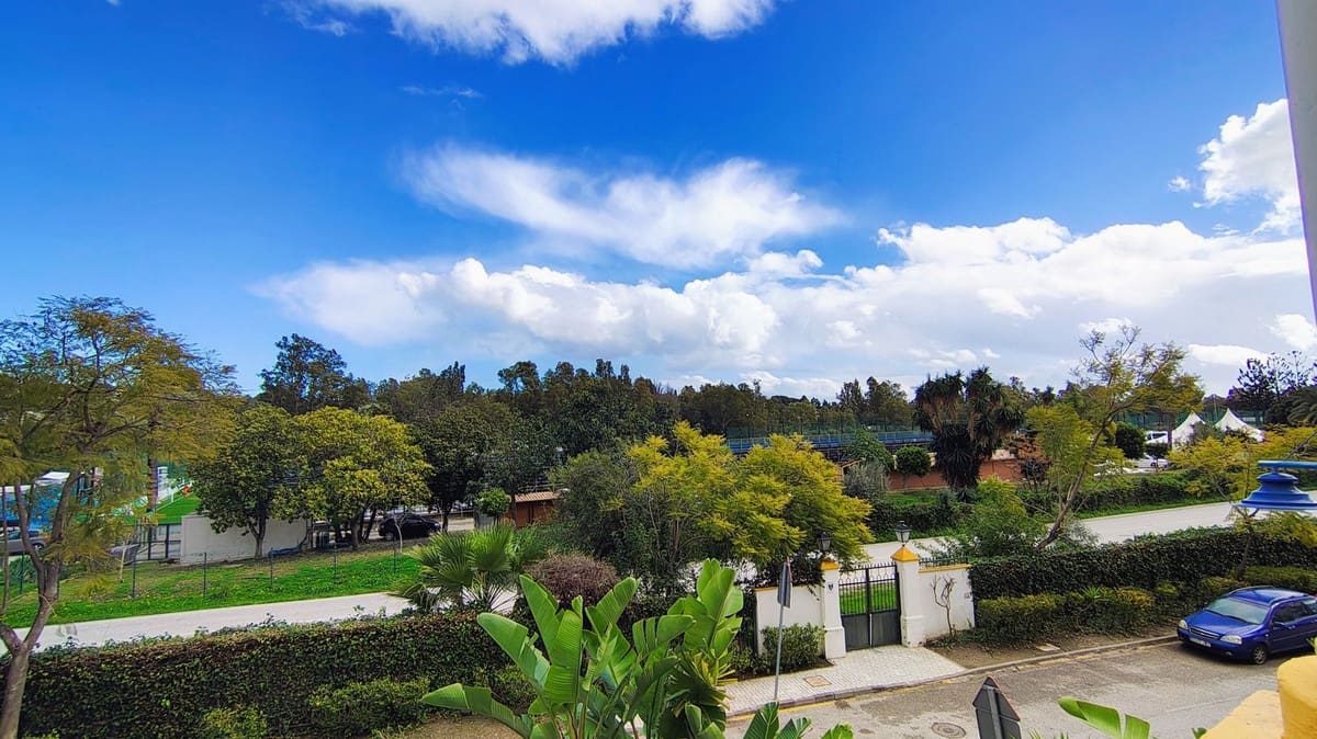 4 soveværelse Lejlighed til salg i Nueva Andalucia med swimmingpool - € 514.000 (Ref: 9974089)