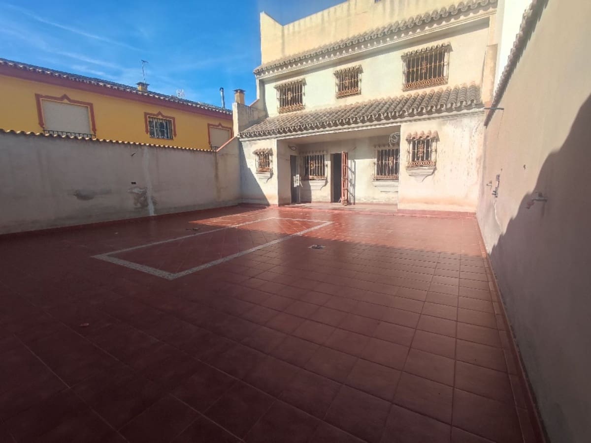 5 bedroom Townhouse for sale in Fuengirola with garage - € 531,000 (Ref: 9974090)