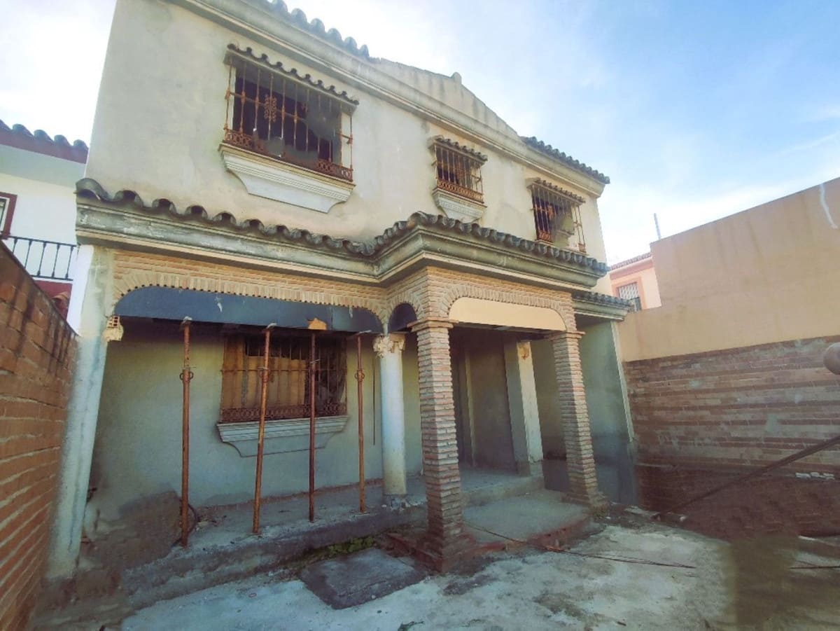 5 bedroom Townhouse for sale in Fuengirola with garage - € 531,000 (Ref: 9974090)