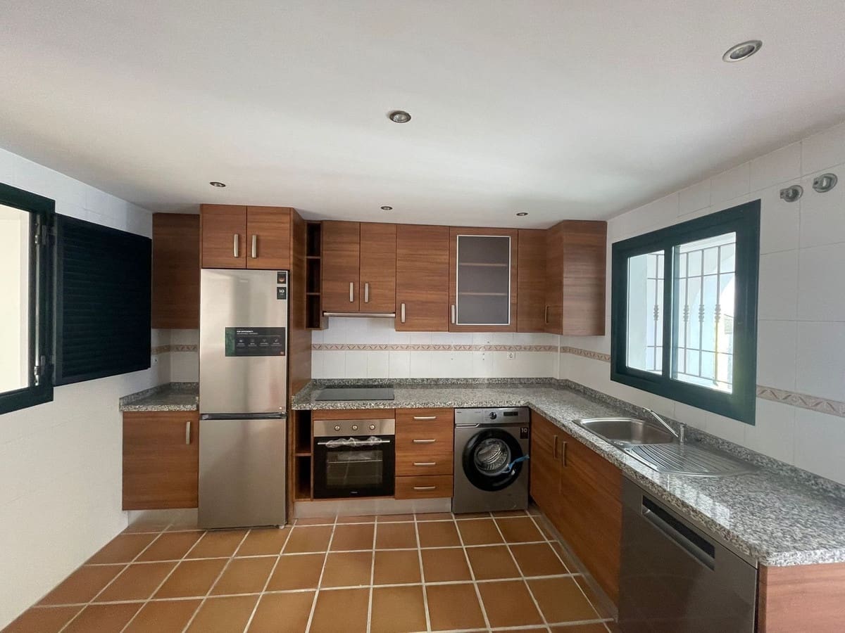 3 bedroom Semi-detached Villa for sale in Manilva with pool garage - € 560,000 (Ref: 9974091)