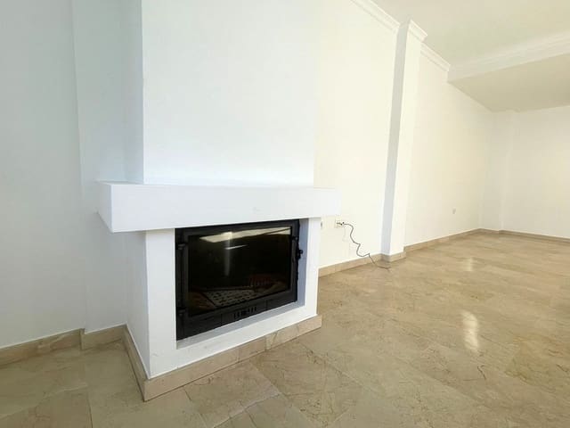 3 soverom Kjedet enebolig til salgs i Manilva med svømmebasseng garasje - € 594 000 (Ref: 9974091)