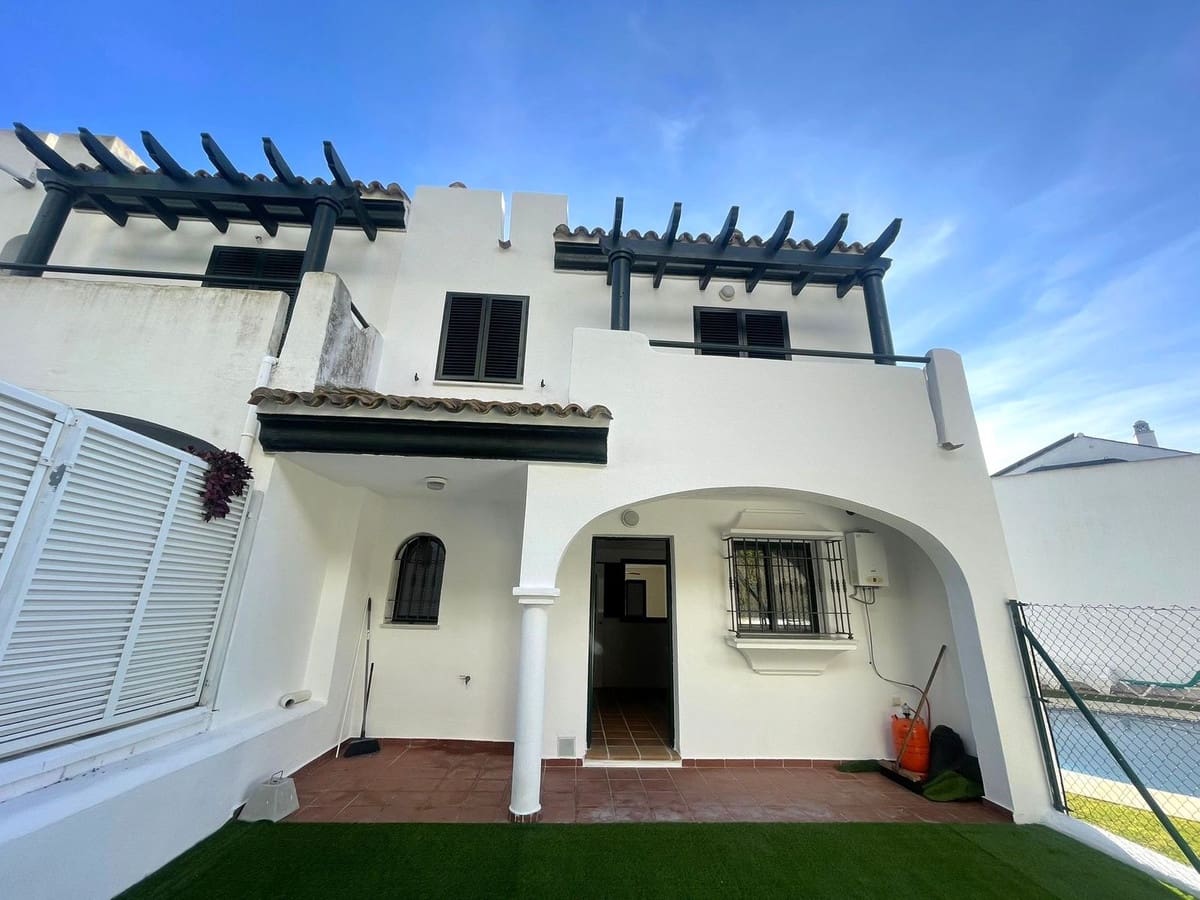 3 bedroom Semi-detached Villa for sale in Manilva with pool garage - € 560,000 (Ref: 9974091)