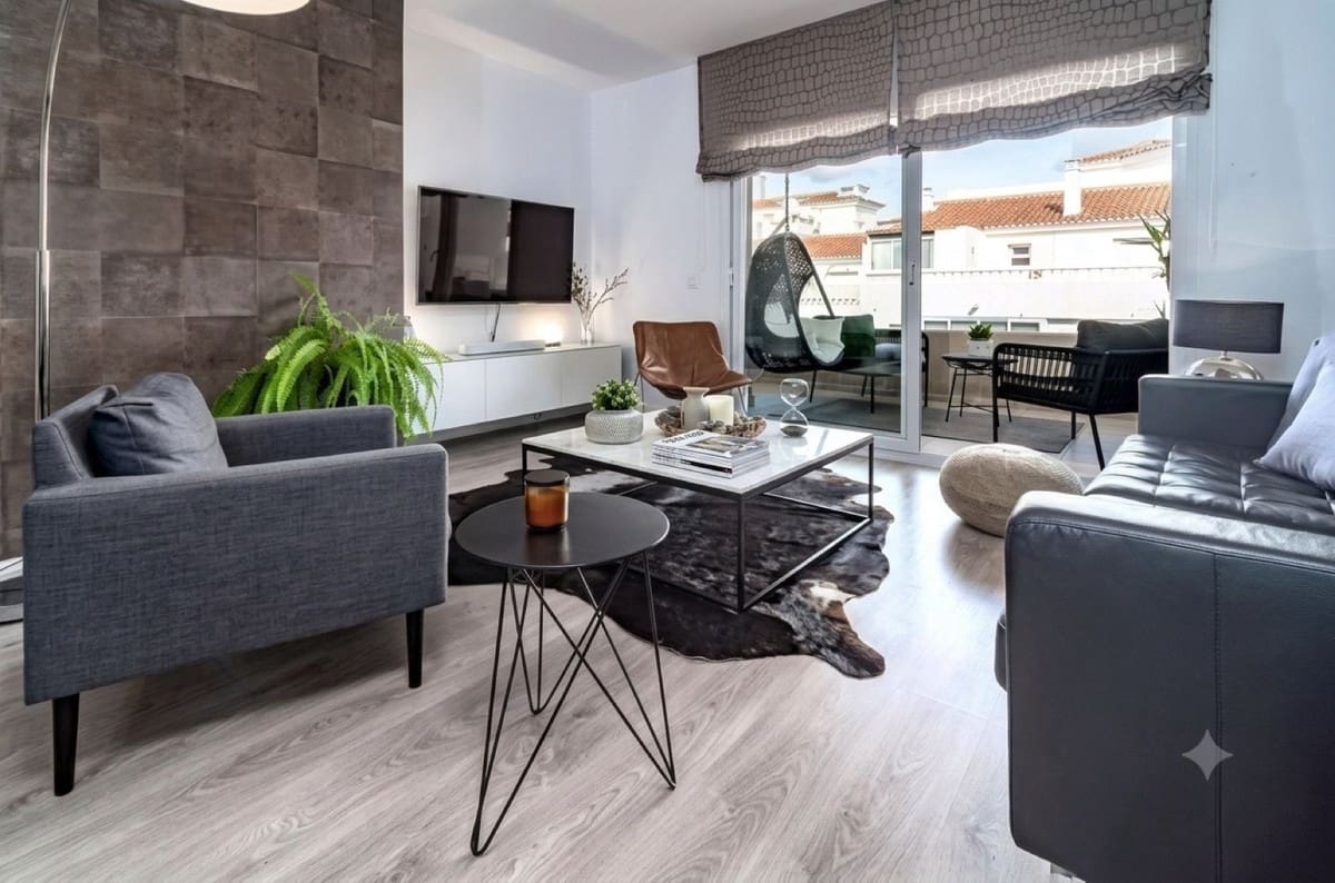 3 soverom Leilighet til salgs i Nueva Andalucia med svømmebasseng garasje - € 499 000 (Ref: 9974093)
