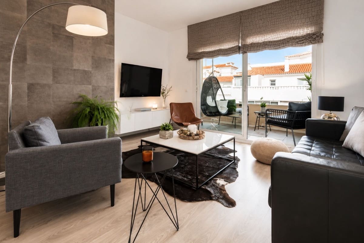 3 soverom Leilighet til salgs i Nueva Andalucia med svømmebasseng garasje - € 499 000 (Ref: 9974093)