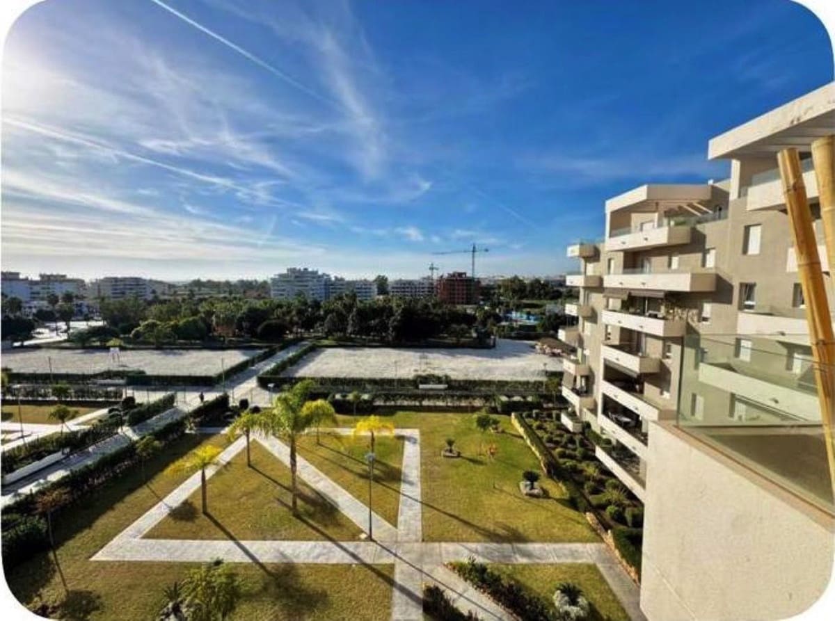 3 soverom Leilighet til salgs i Nueva Andalucia med svømmebasseng garasje - € 499 000 (Ref: 9974093)