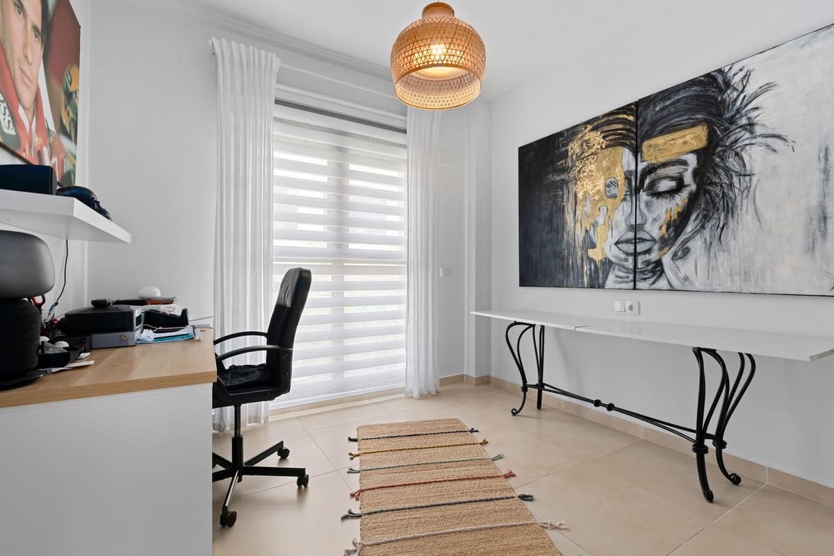 3 sovrum Lägenhet till salu i Estepona med pool garage - 545 000 € (Ref: 9974098)