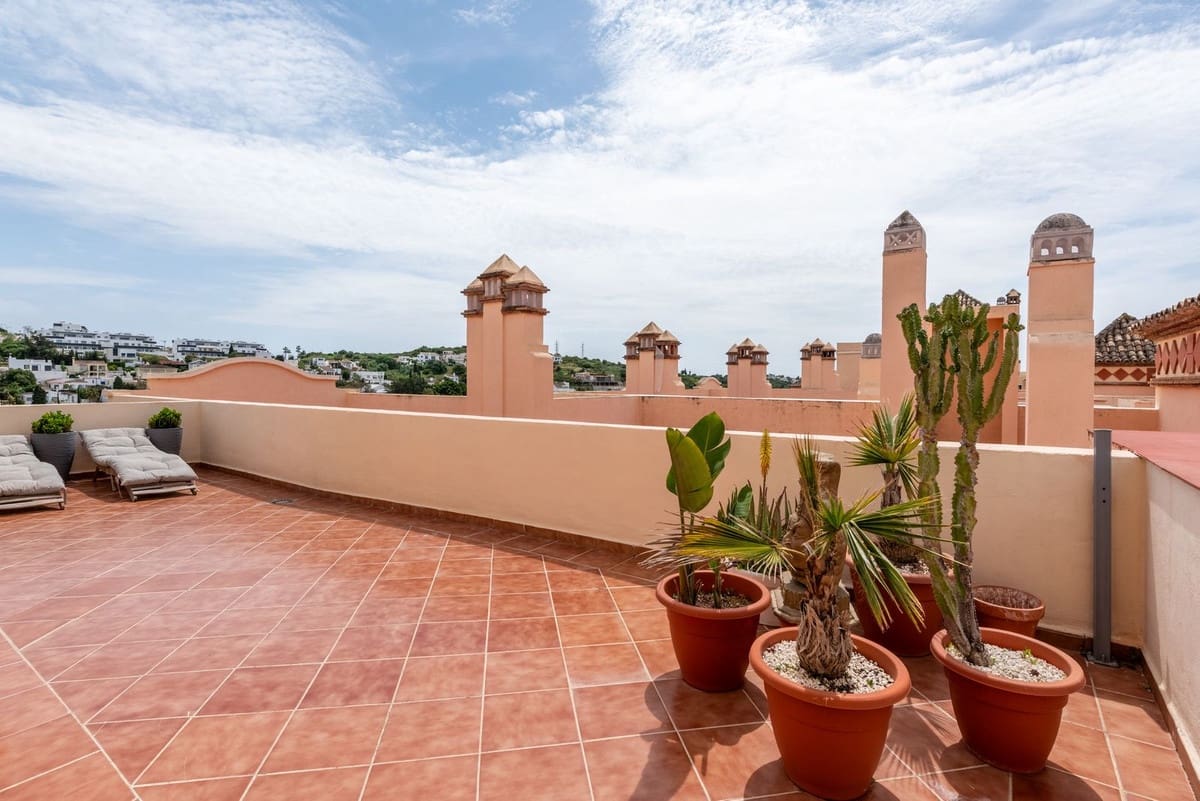 3 sovrum Lägenhet till salu i Estepona med pool garage - 545 000 € (Ref: 9974098)
