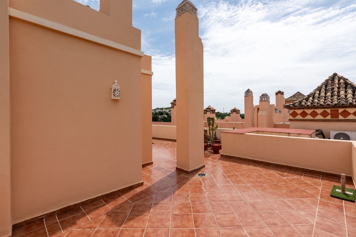 3 sovrum Lägenhet till salu i Estepona med pool garage - 545 000 € (Ref: 9974098)