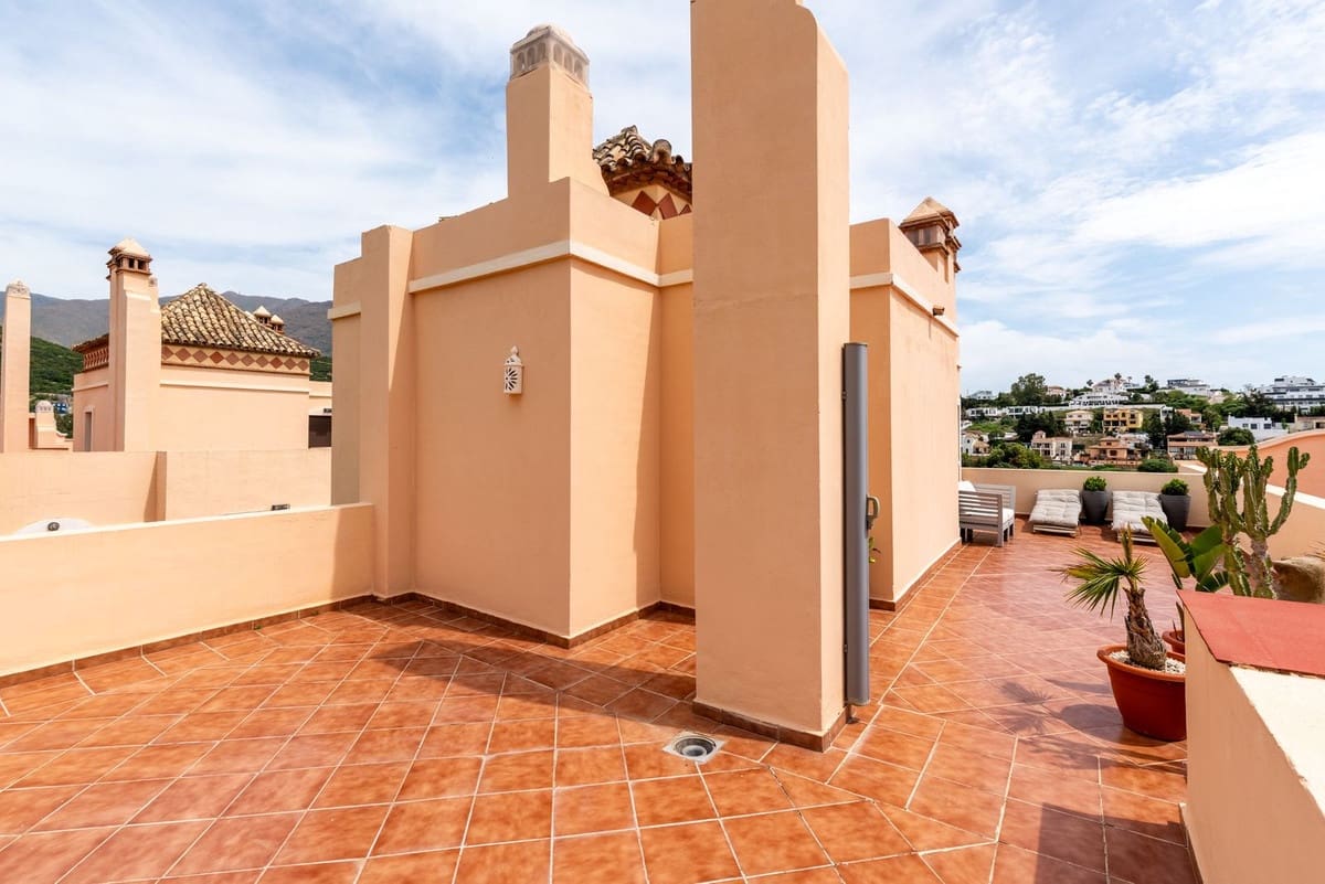 3 sovrum Lägenhet till salu i Estepona med pool garage - 545 000 € (Ref: 9974098)