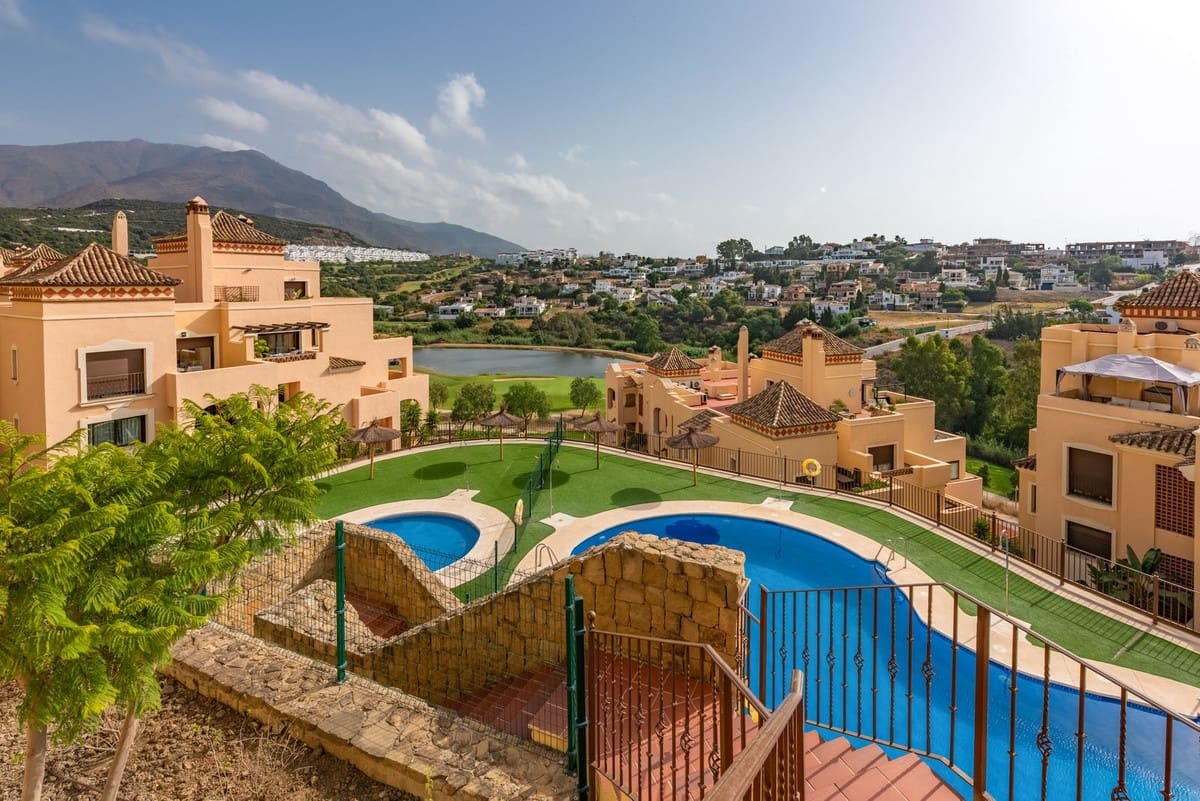 3 sovrum Lägenhet till salu i Estepona med pool garage - 545 000 € (Ref: 9974098)