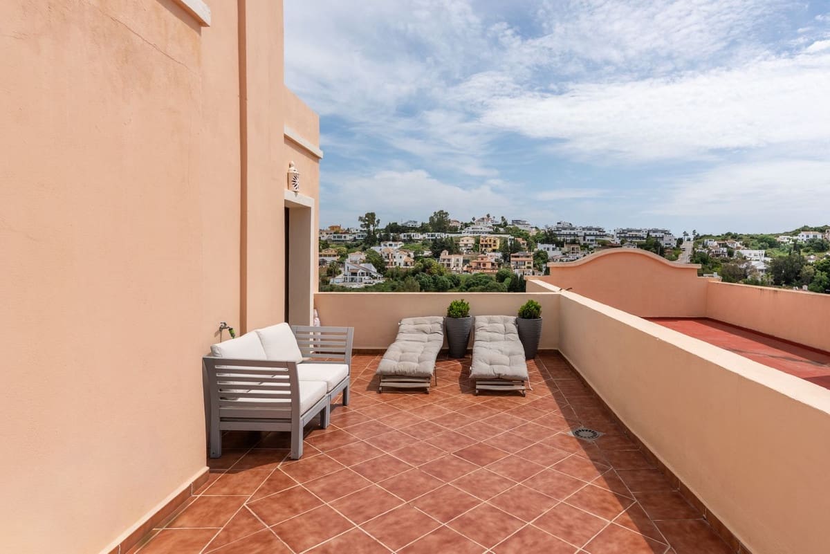 3 sovrum Lägenhet till salu i Estepona med pool garage - 545 000 € (Ref: 9974098)