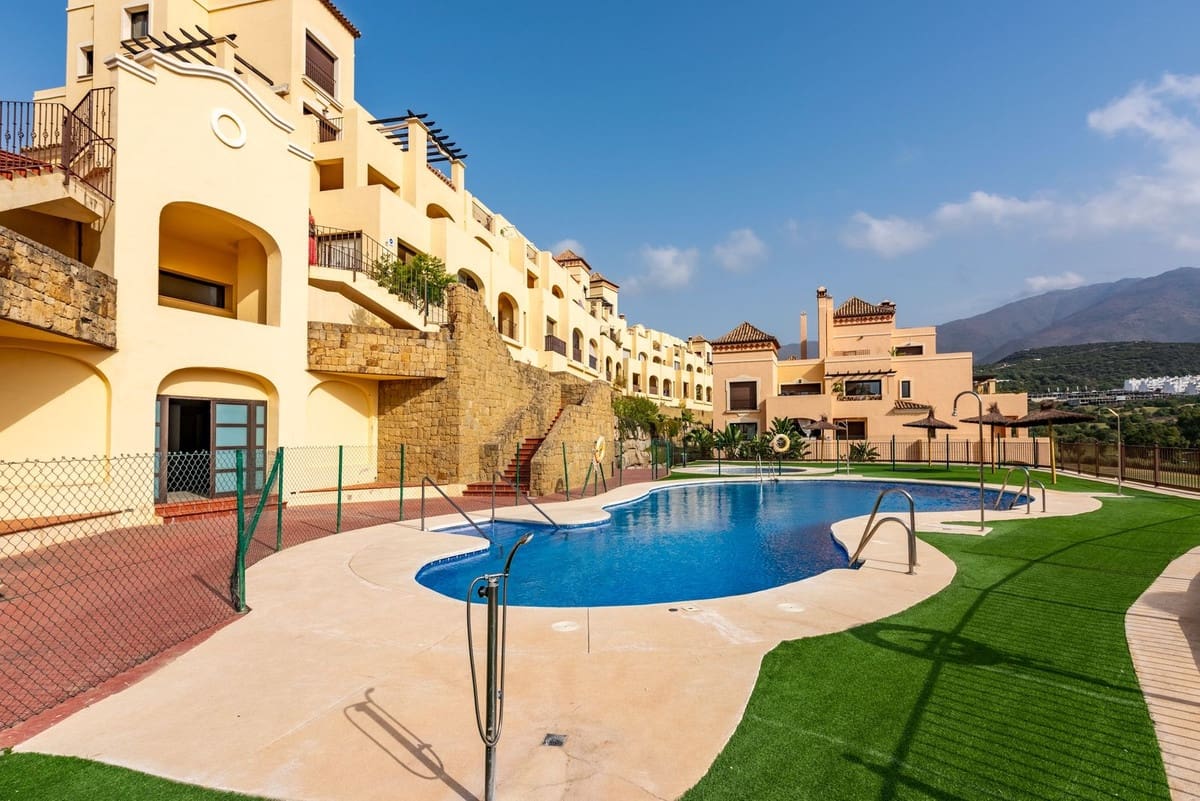 3 sovrum Lägenhet till salu i Estepona med pool garage - 545 000 € (Ref: 9974098)