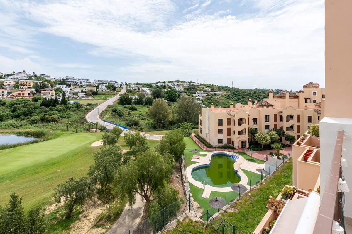 3 sovrum Lägenhet till salu i Estepona med pool garage - 545 000 € (Ref: 9974098)
