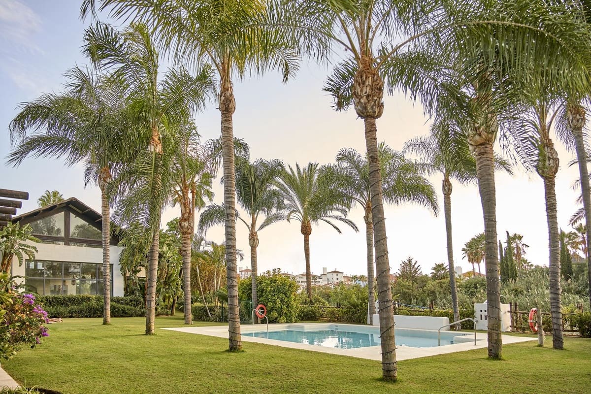 Casa de 3 habitaciones en El Paraiso en venta con piscina - 549.000 € (Ref: 9974099)