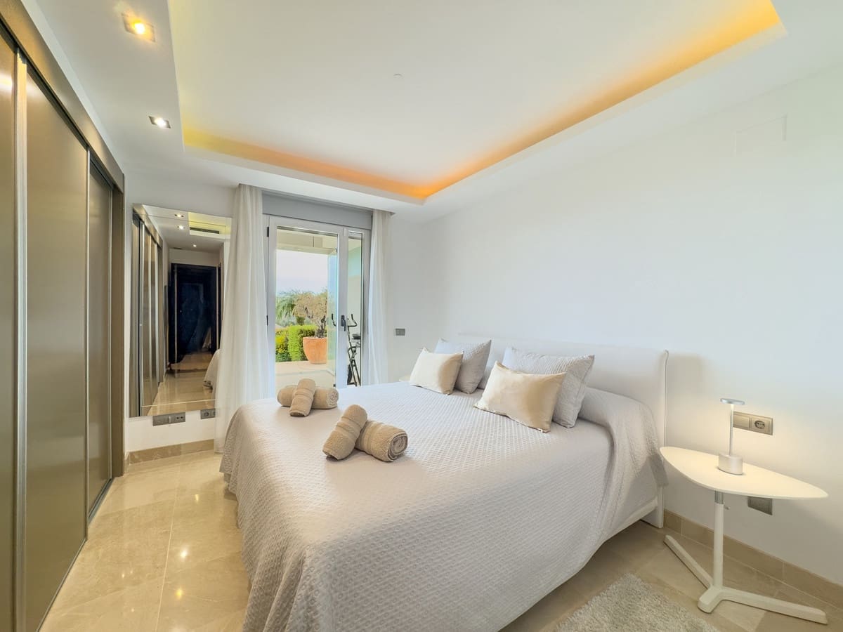 2 soveværelse Lejlighed til salg i La Cala Golf med swimmingpool - € 515.000 (Ref: 9974100)