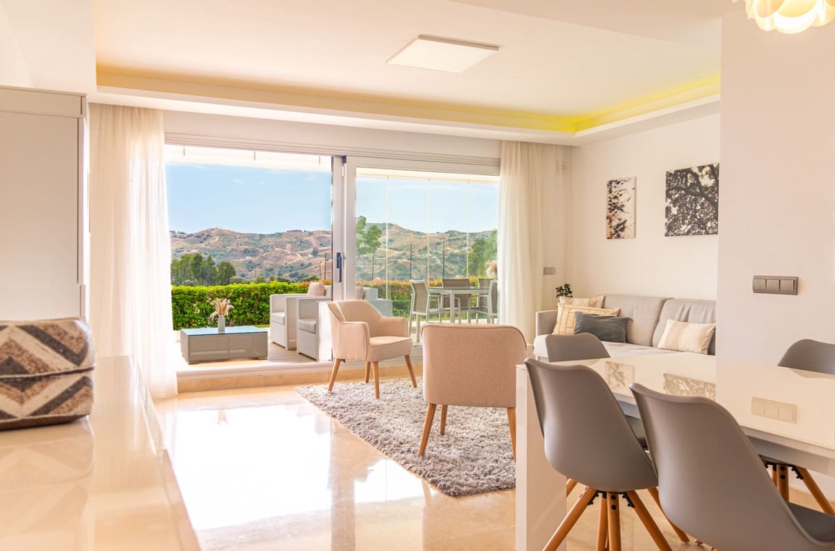 2 soveværelse Lejlighed til salg i La Cala Golf med swimmingpool - € 515.000 (Ref: 9974100)