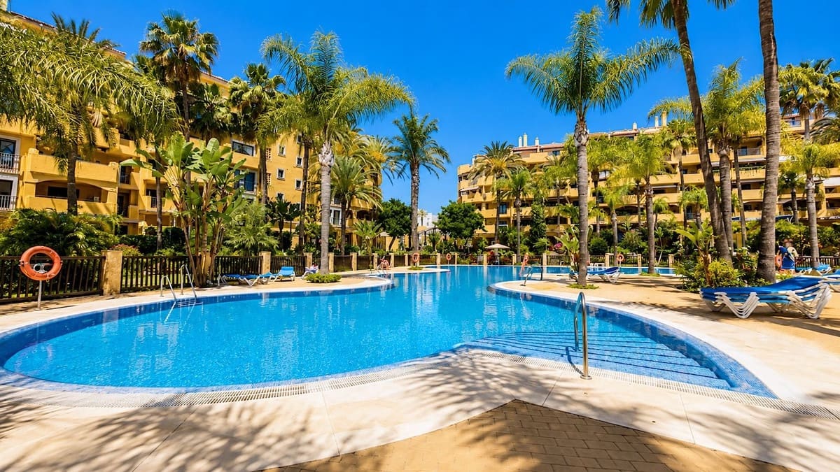 2 soverom Leilighet til salgs i San Pedro de Alcantara med svømmebasseng - € 525 000 (Ref: 9974103)