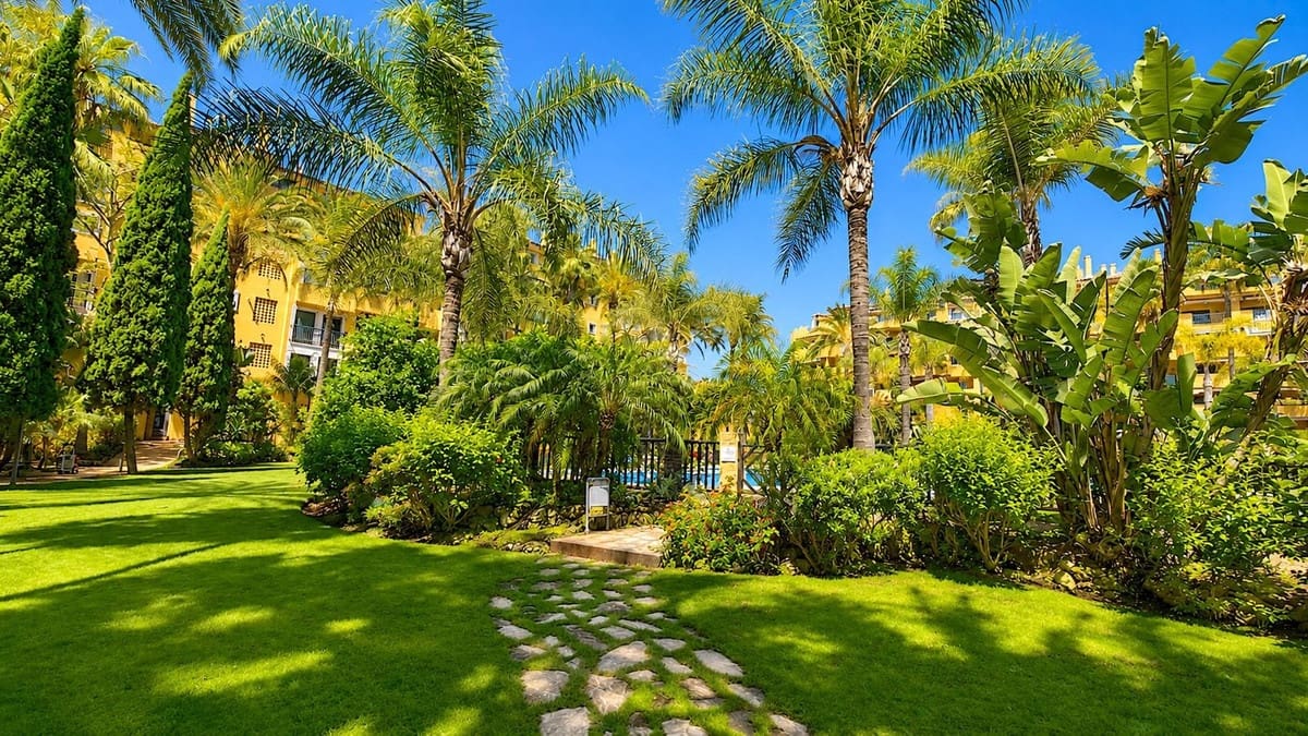 2 soverom Leilighet til salgs i San Pedro de Alcantara med svømmebasseng - € 525 000 (Ref: 9974103)