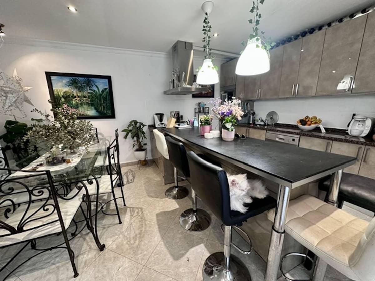 4 soveværelse Lejlighed til salg i San Pedro de Alcantara - € 490.000 (Ref: 9974111)