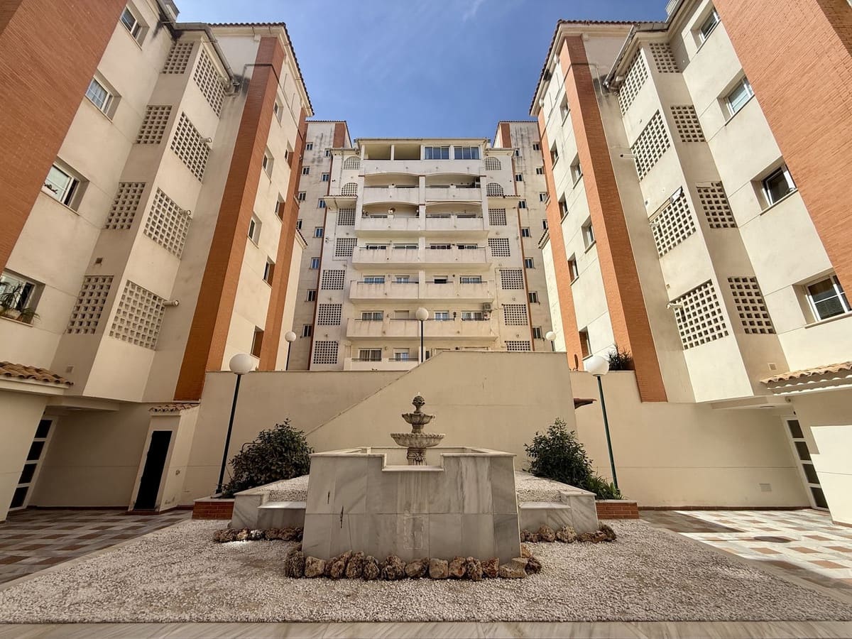 3 soveværelse Lejlighed til salg i Estepona - € 495.000 (Ref: 9974112)