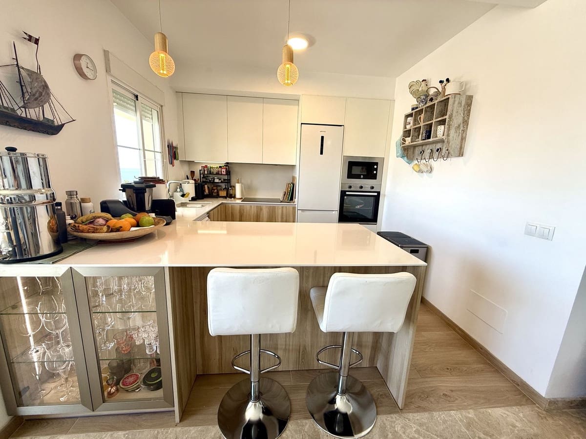 3 soveværelse Lejlighed til salg i Estepona - € 495.000 (Ref: 9974112)