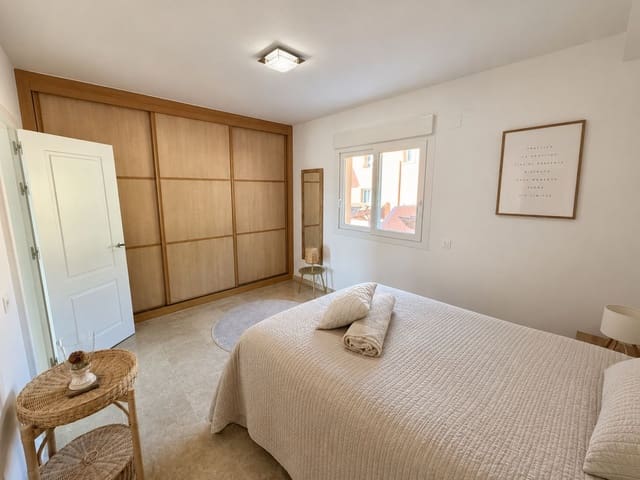 5 soveværelse Byhus til salg i Cabopino, Marbella med swimmingpool - € 539.000 (Ref: 9974114)