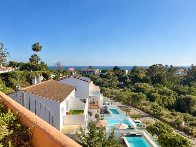 5 soveværelse Byhus til salg i Cabopino, Marbella med swimmingpool - € 539.000 (Ref: 9974114)