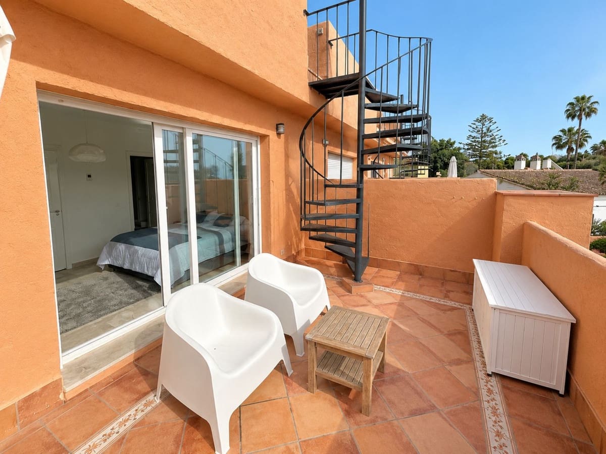 5 bedroom Townhouse for sale in Cabopino with pool - € 539,000 (Ref: 9974114)