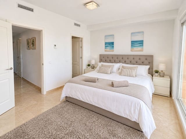 Casa de 5 habitaciones en Cabopino, Marbella en venta con piscina - 539.000 € (Ref: 9974114)