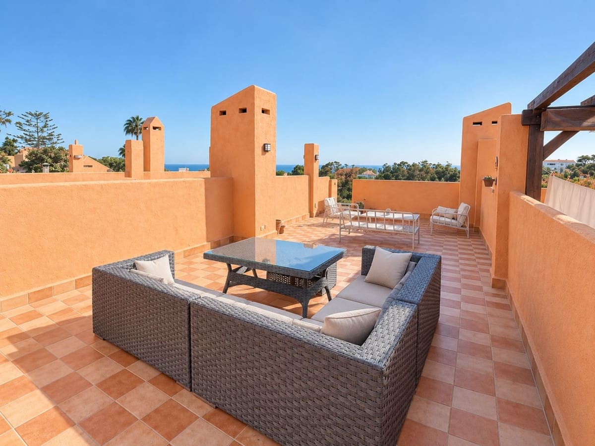 5 bedroom Townhouse for sale in Cabopino with pool - € 539,000 (Ref: 9974114)
